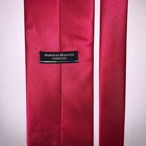 Men’s pink tie
